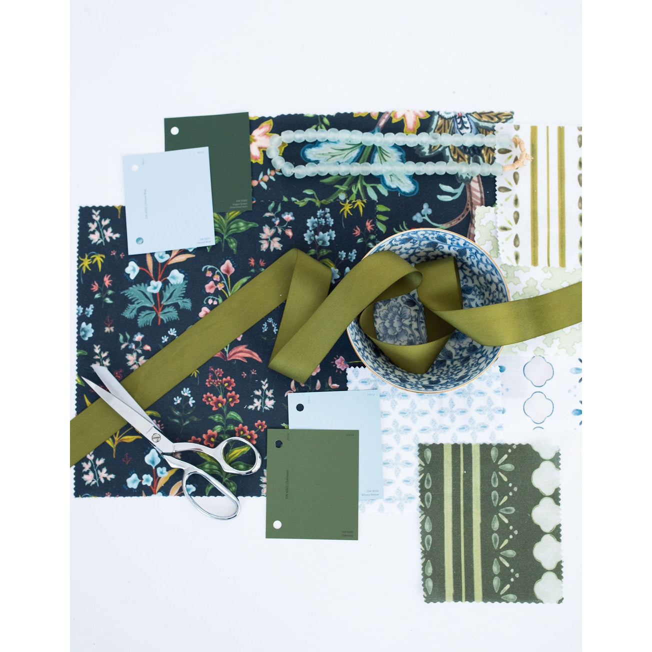 Stratford Fabric - White / Fern