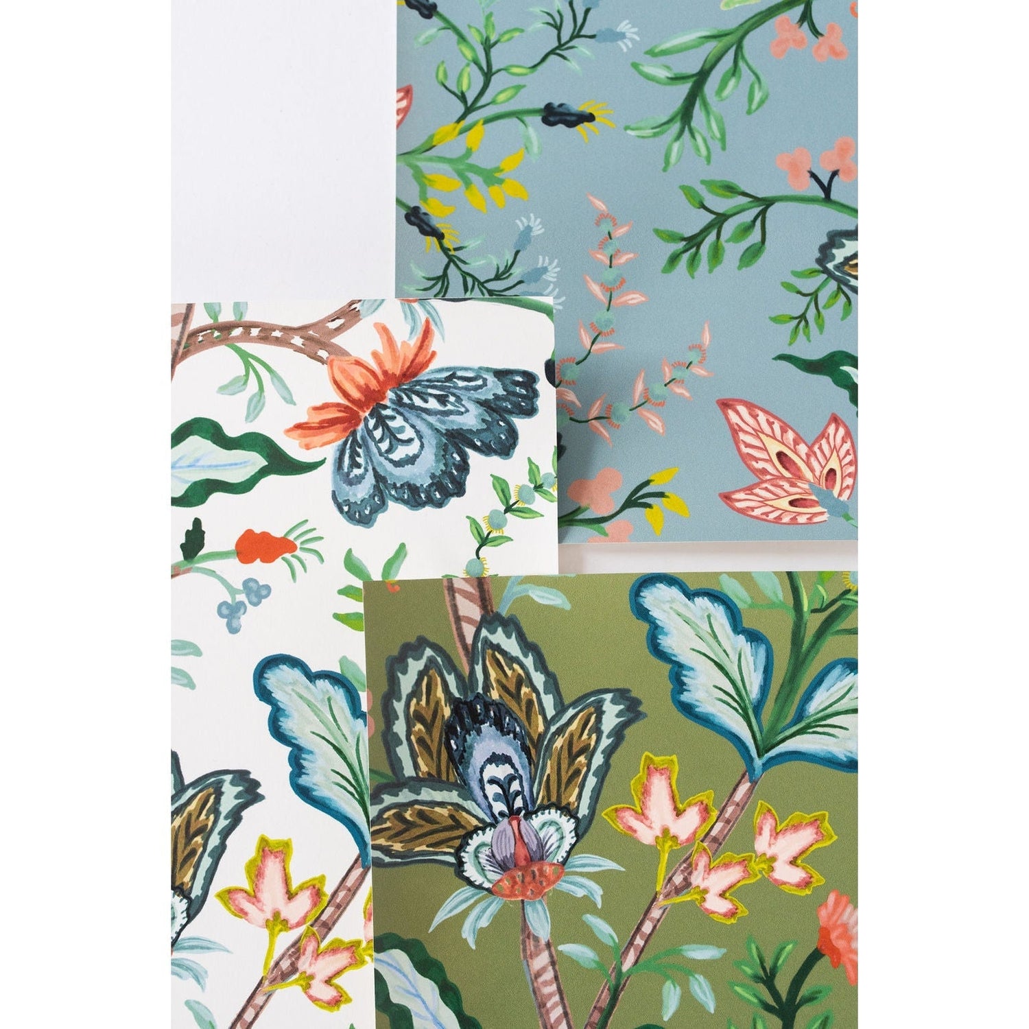Vera Vine Wallpaper - White