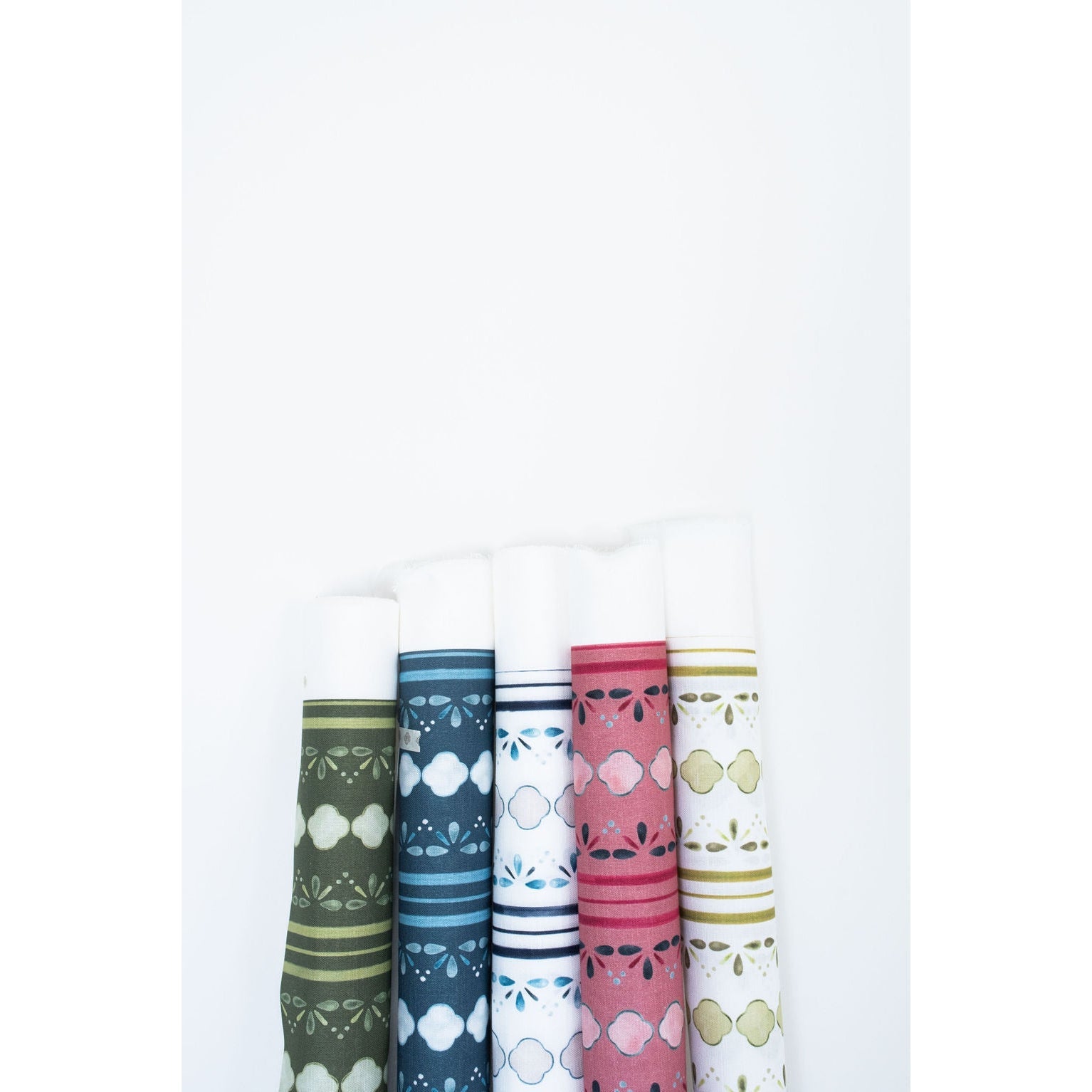 Stratford Fabric - White / Fern