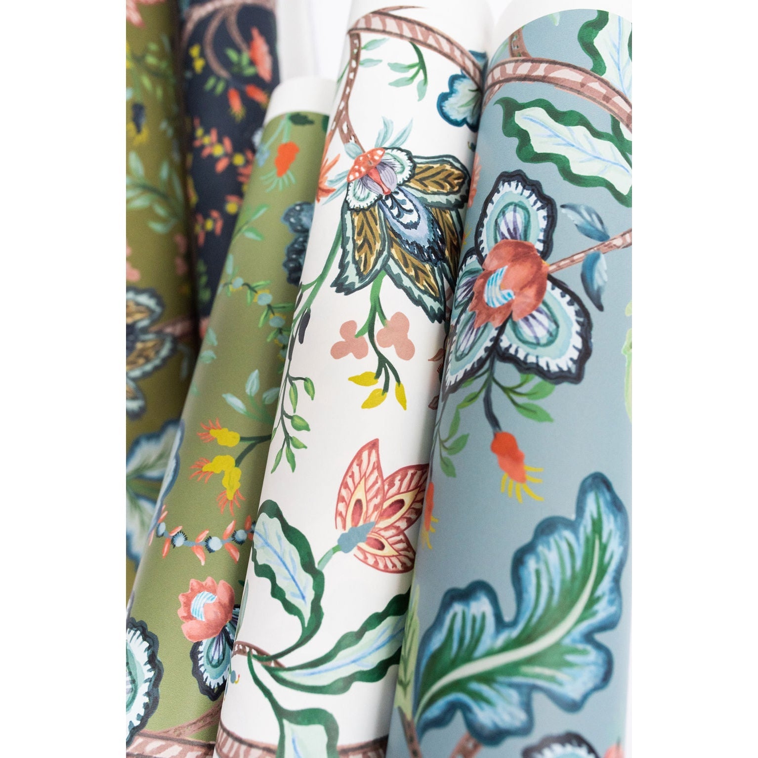Vera Vine Wallpaper - White